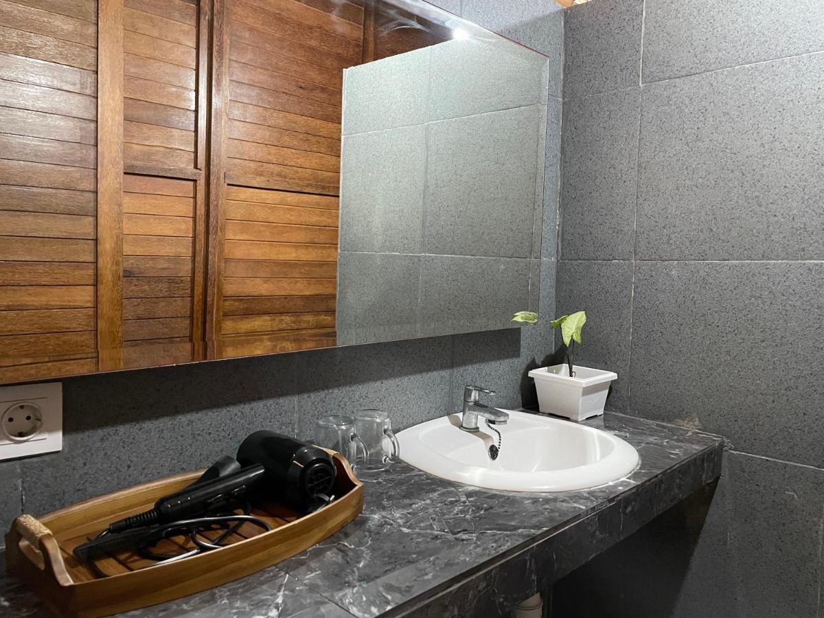 Mangrove Beach Hut レンボンガン島 エクステリア 写真