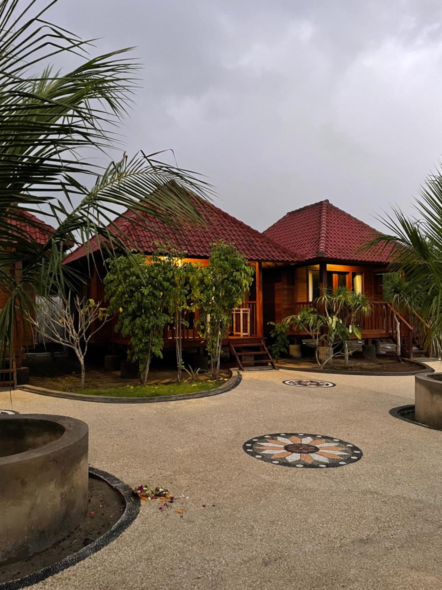 Mangrove Beach Hut レンボンガン島 エクステリア 写真